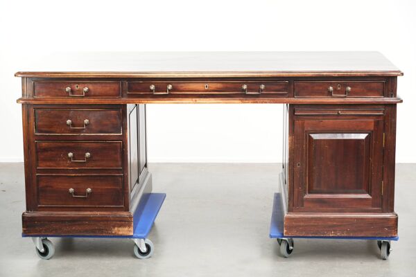 Bureau en bois du 20e siècle / bureau partenaire de style anglais avec une belle apparence.