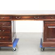 20th century wooden desk / partner desk in English style with a beautiful appearance