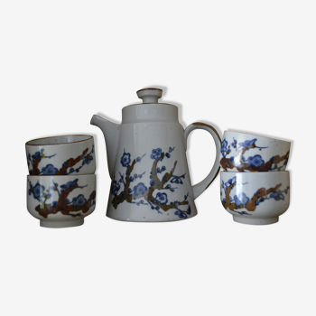 teapot and its stoneware tea cups with a Japanese pattern