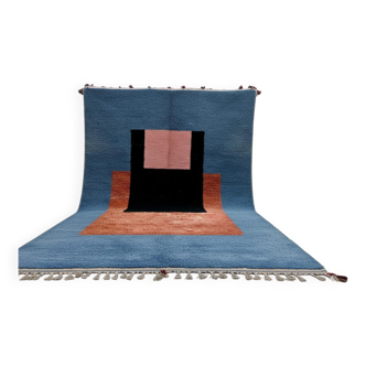 Handwoven Moroccan rug, natural wool, 250cm x 150cm, elegant decoration.