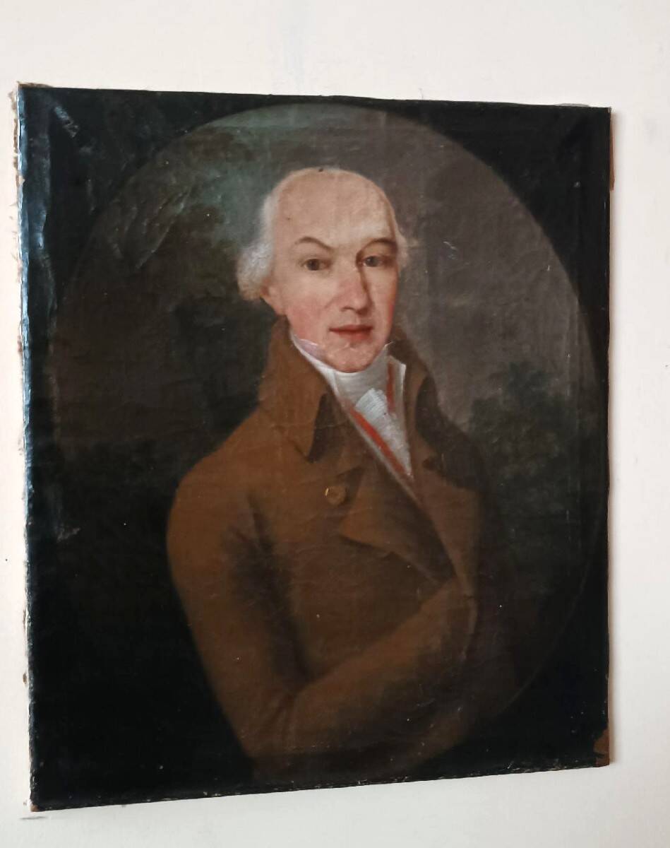 An old portrait of a gentleman dating from the late 18th century