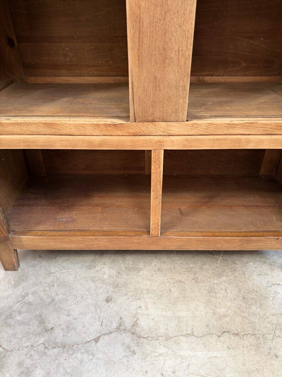 Vitrine en chêne début XXème