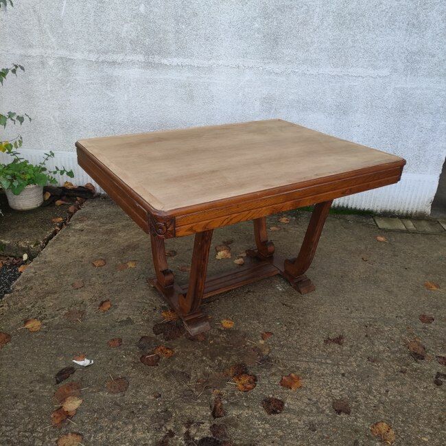 Table from the 30s with extensions