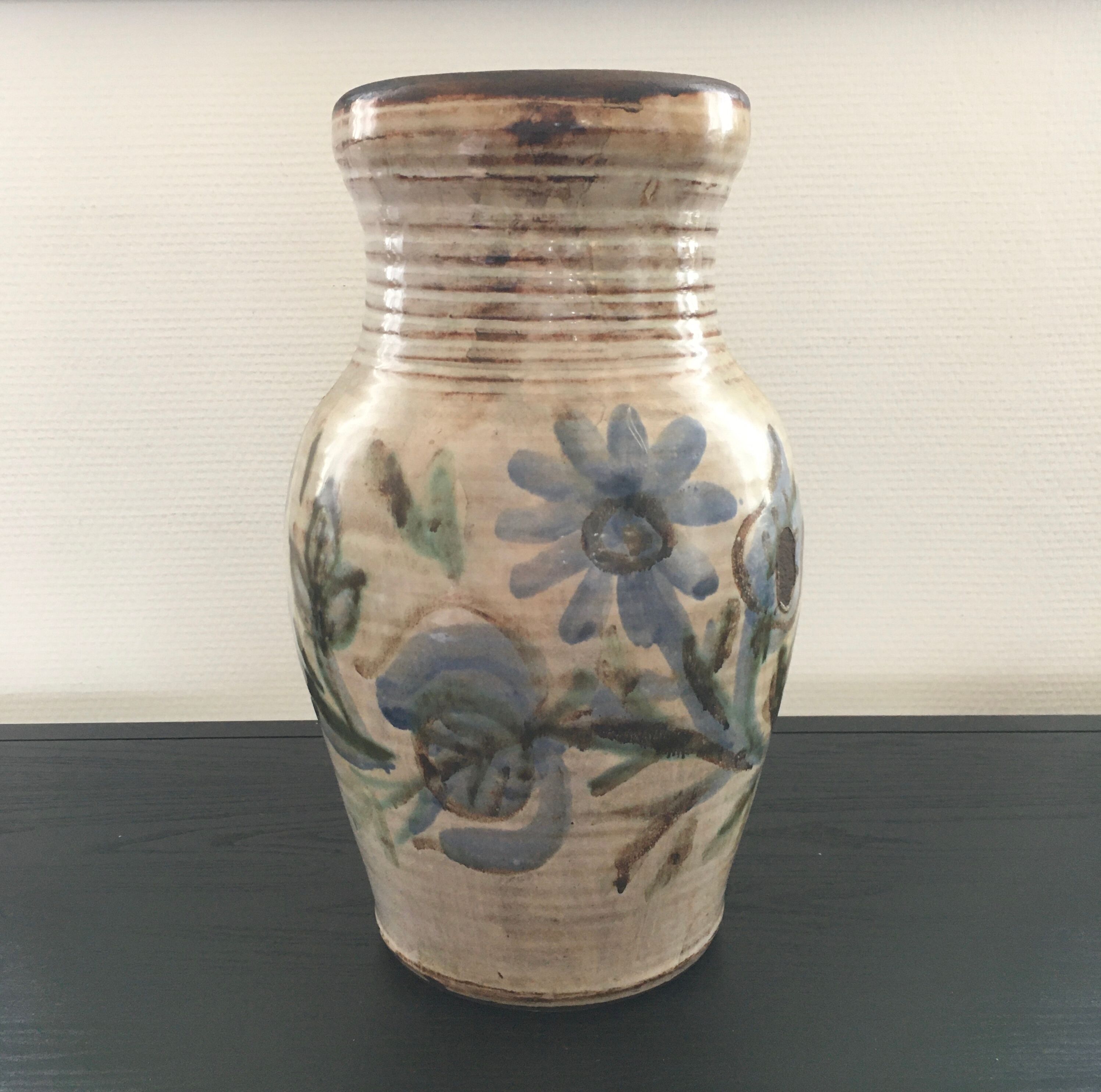 XL vase with floral decoration