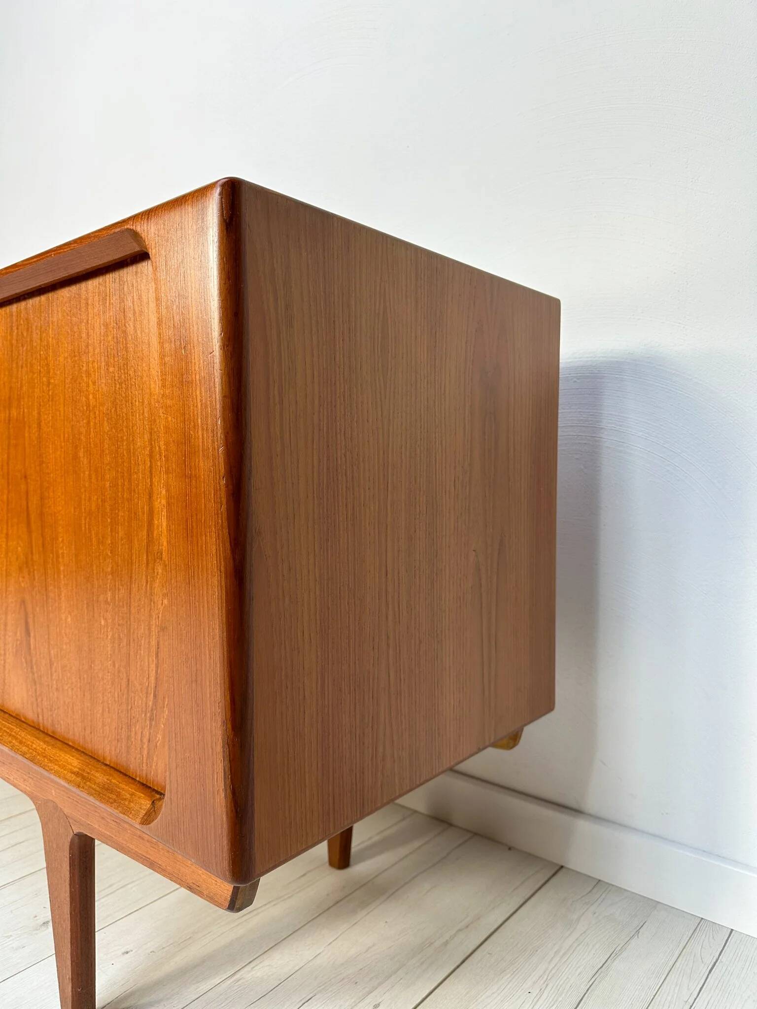 Enfilade danoise en teck par Bernhard Pedersen & Son, années 1960