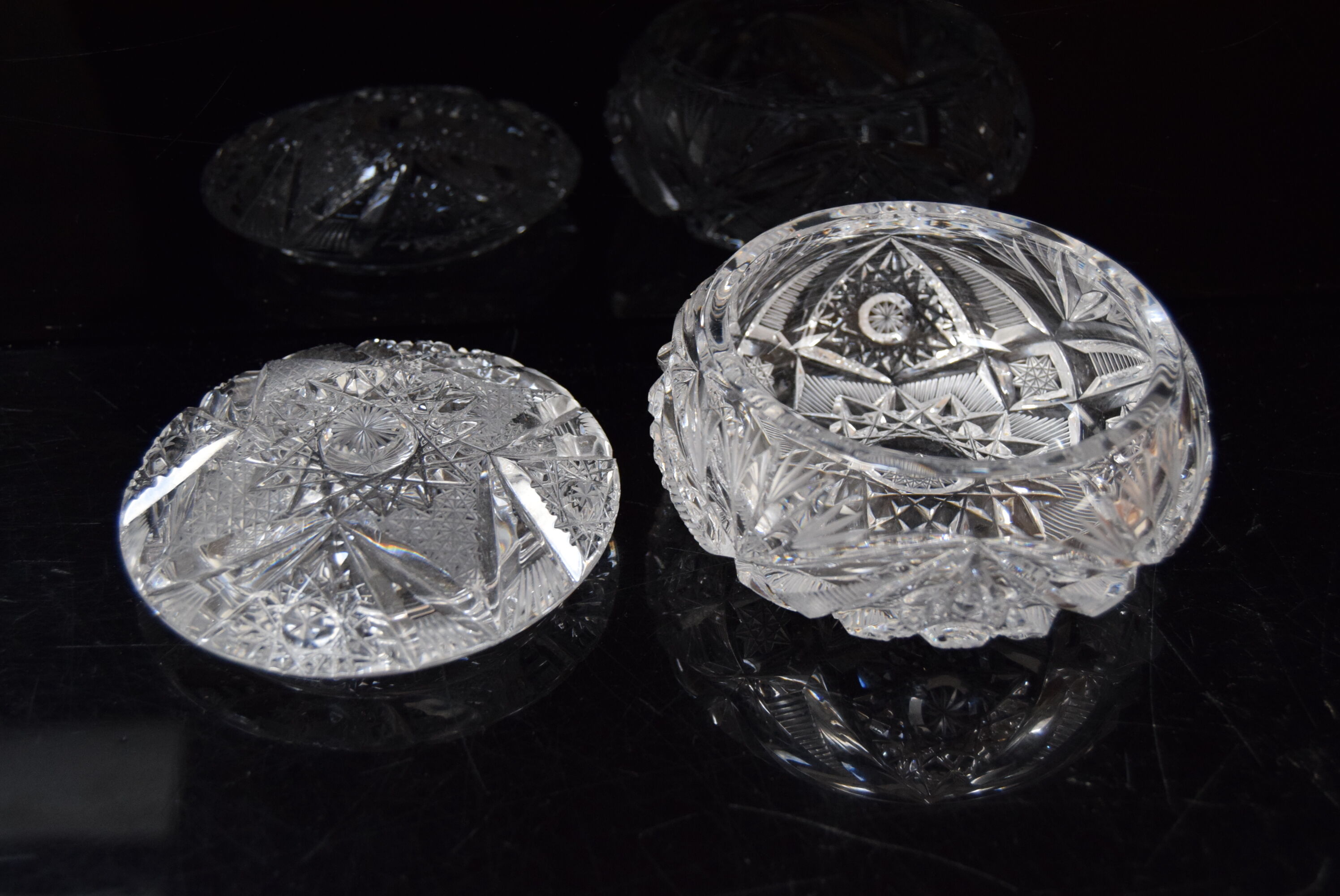 Sugary bowl,cut crystal glass,bohemia in the 1960's.