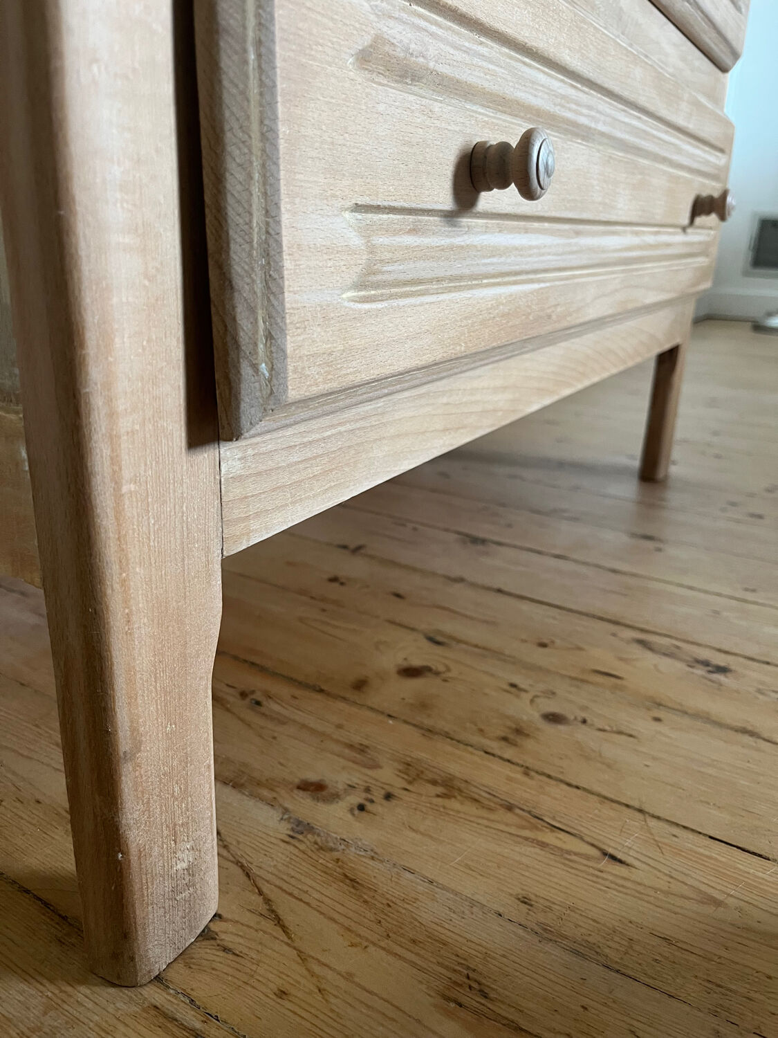 Commode en sapin patiné – 3 tiroirs