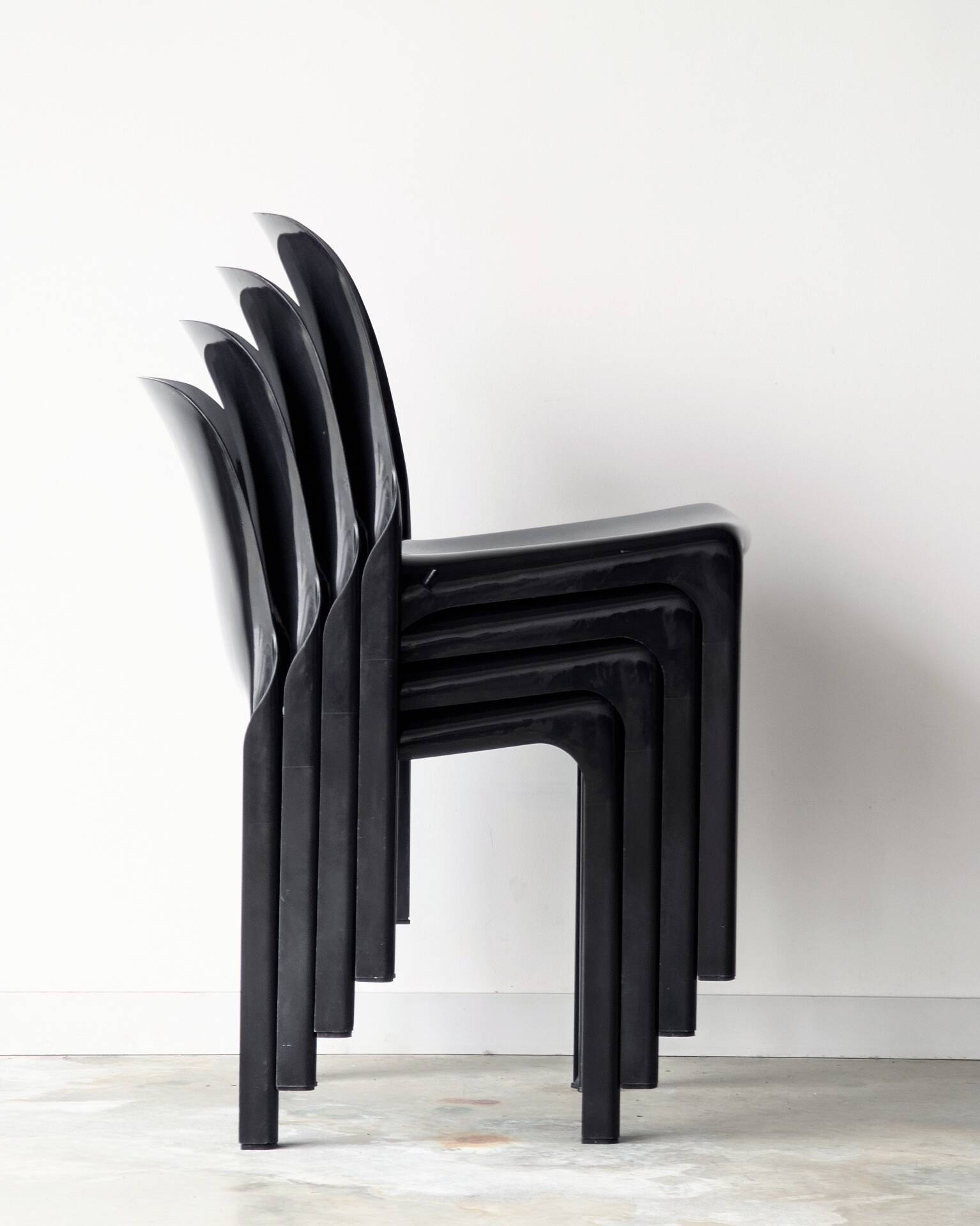 4 vintage chairs model Selene, Vico Magistretti for Artemide, 1970