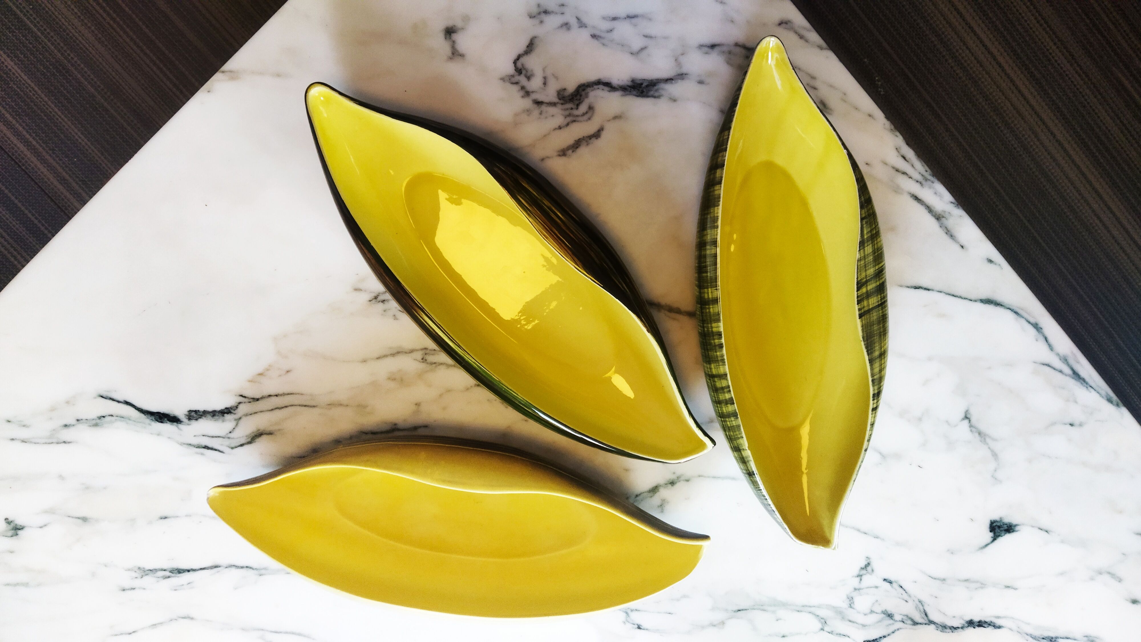 Set of three 1950s paddle cups