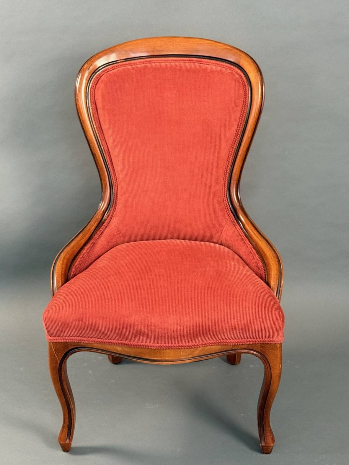 Antique armchair, Victorian style, fully restored – Unique piece