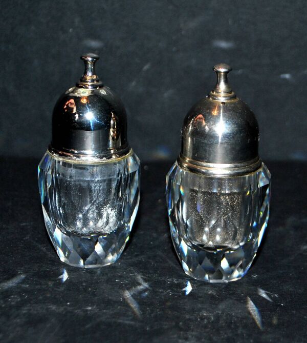 Lot de 2 salières anciennes en cristal taillé de Swarovski signées