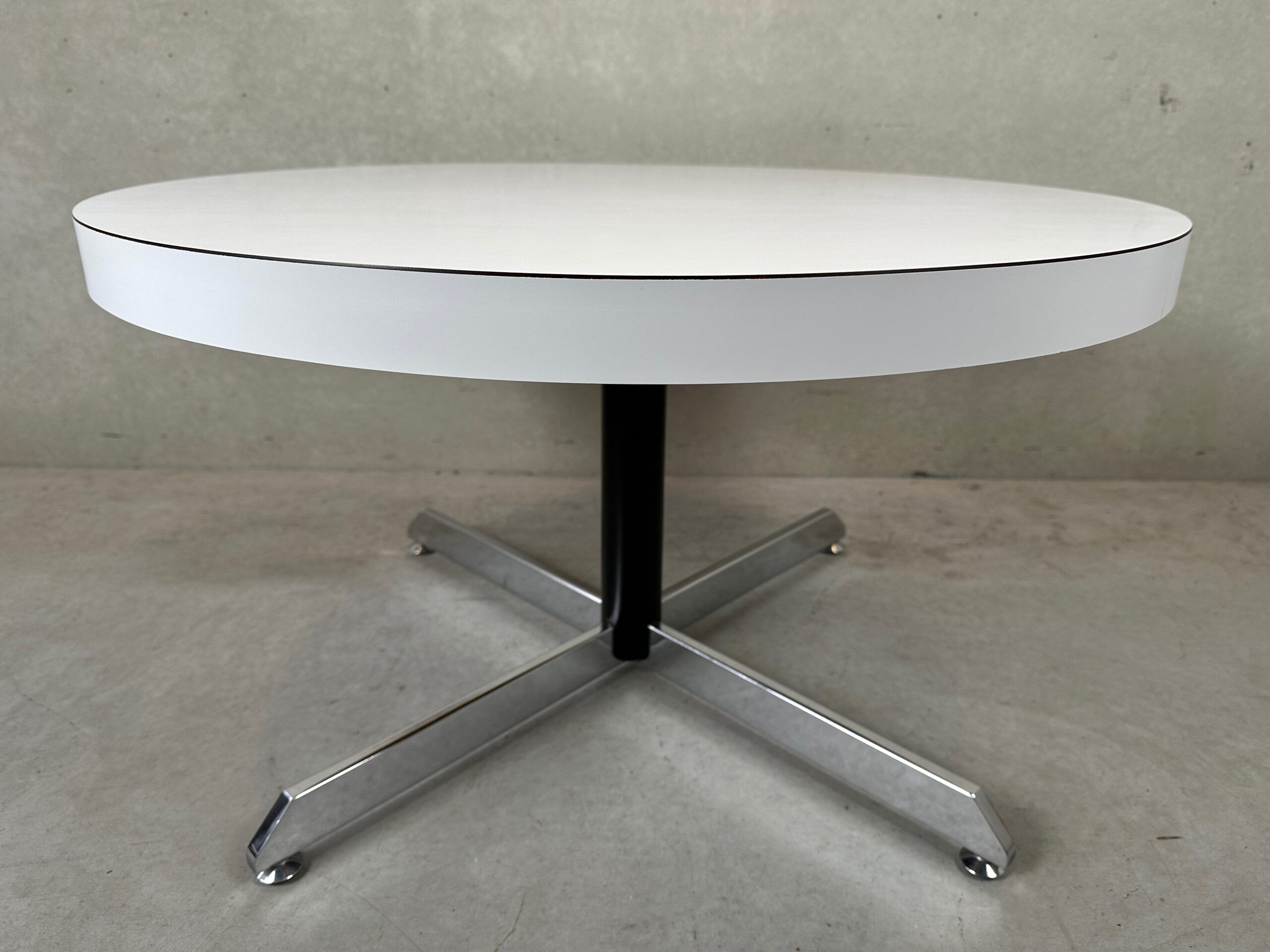 Table basse en formica blanche vintage