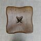 Tabouret en bois massif et sculpté