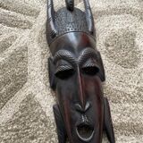 Masque africain en ébène sculpté