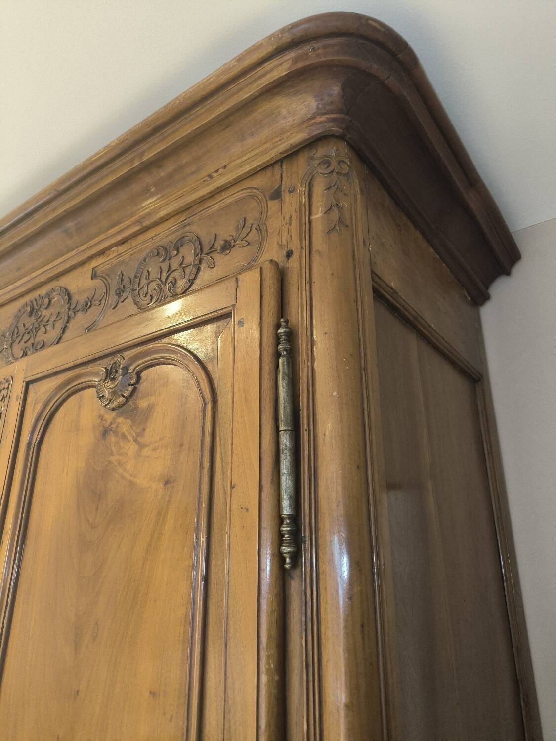 Walnut Louis XV wardrobe from the 18th century.