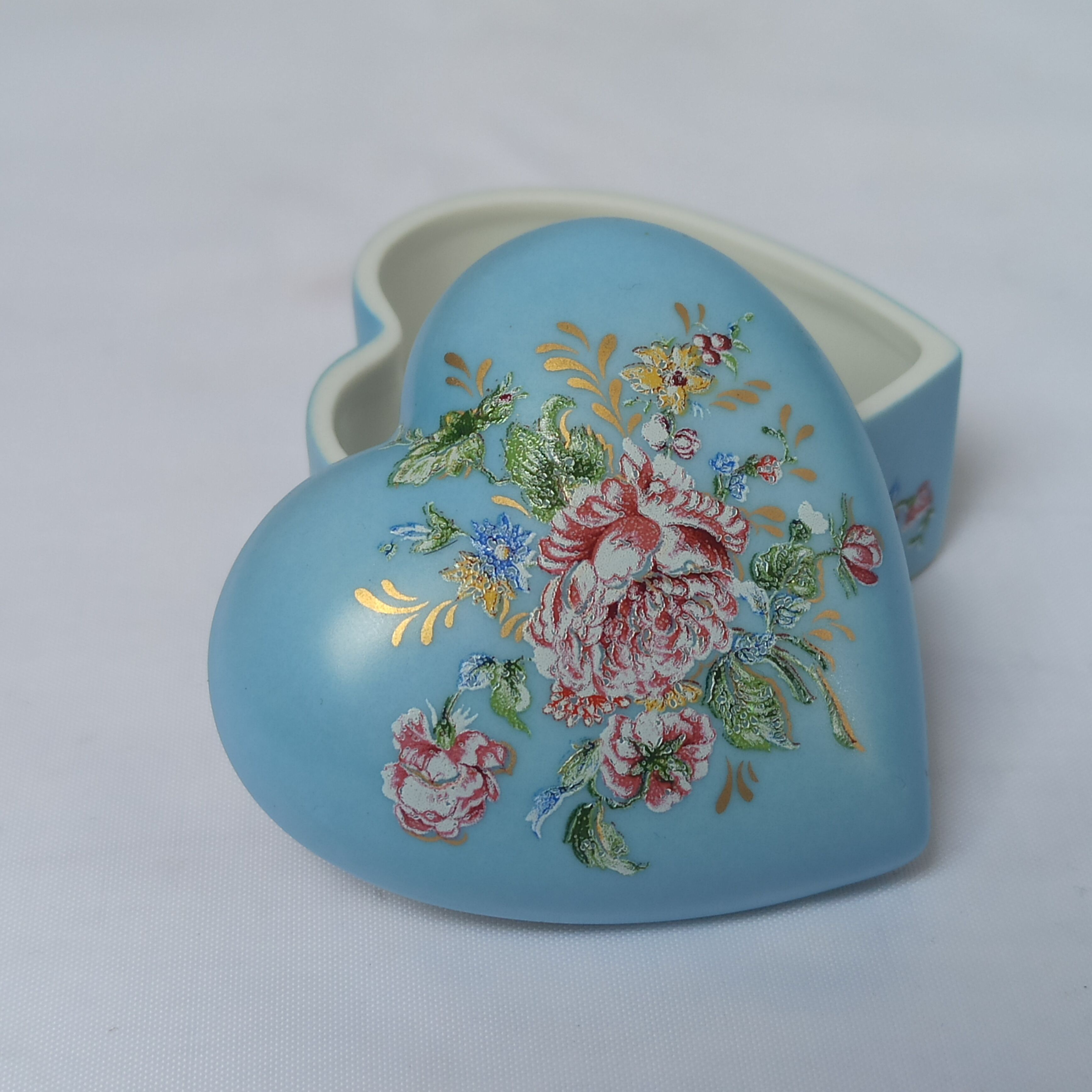Vintage Limoges porcelain heart box