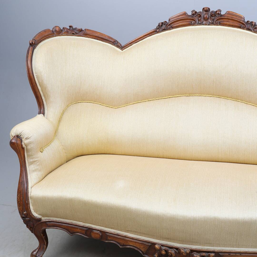 Sofa néo-rococo — Style 19e/20e siècle — Silhouette élégante de salon avec C
