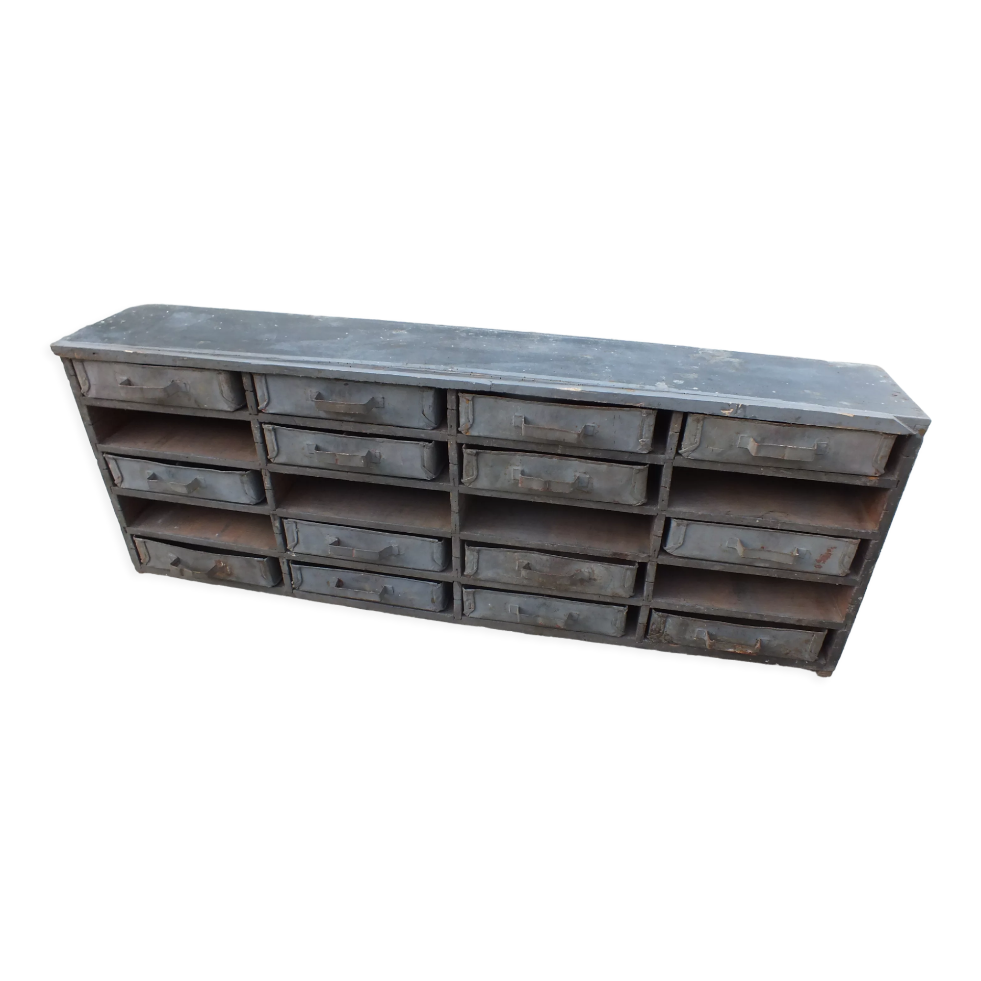 Garage or workshop furniture with drawers in cans