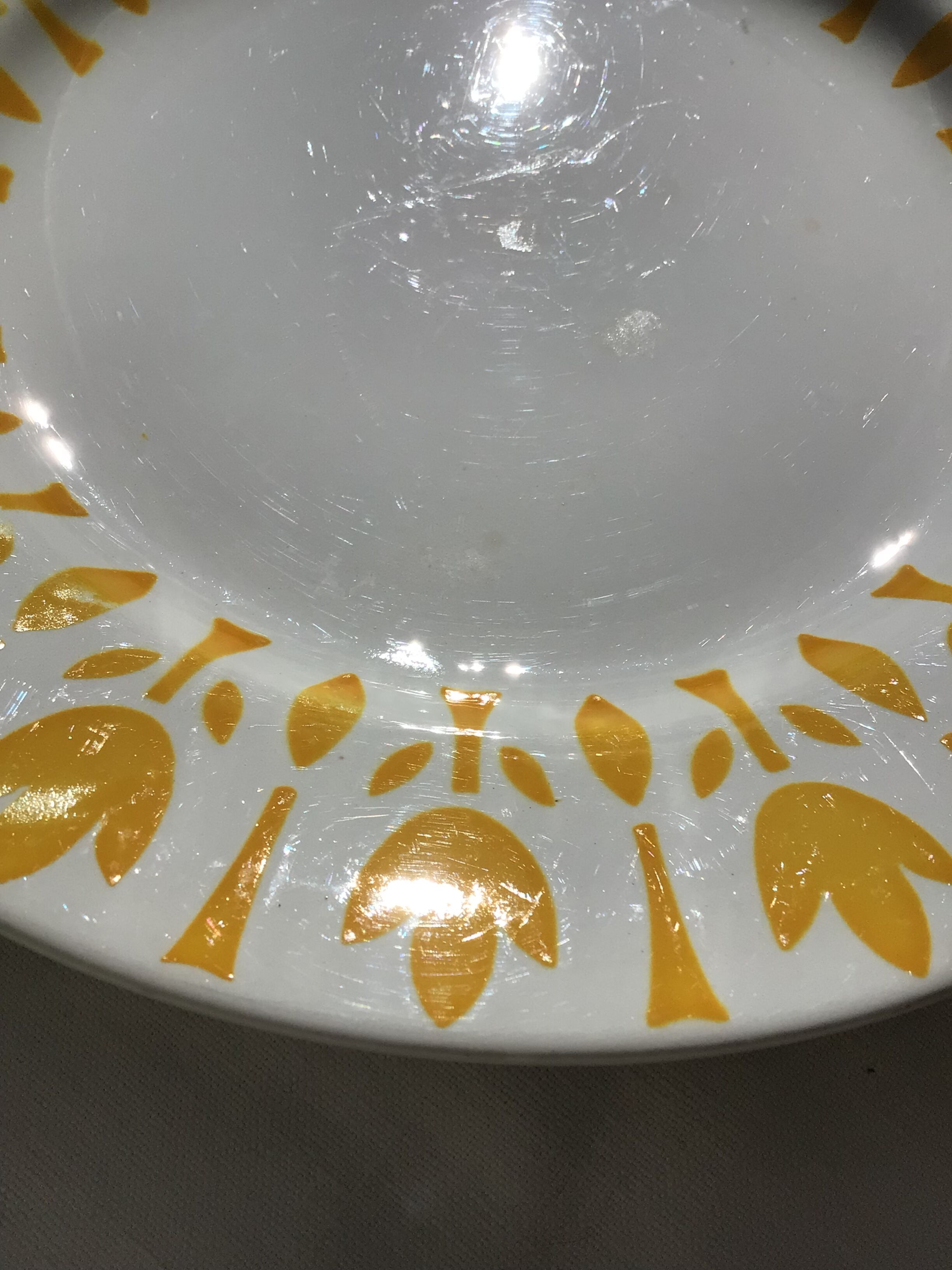 4 flat plates digoin model lily golden yellow