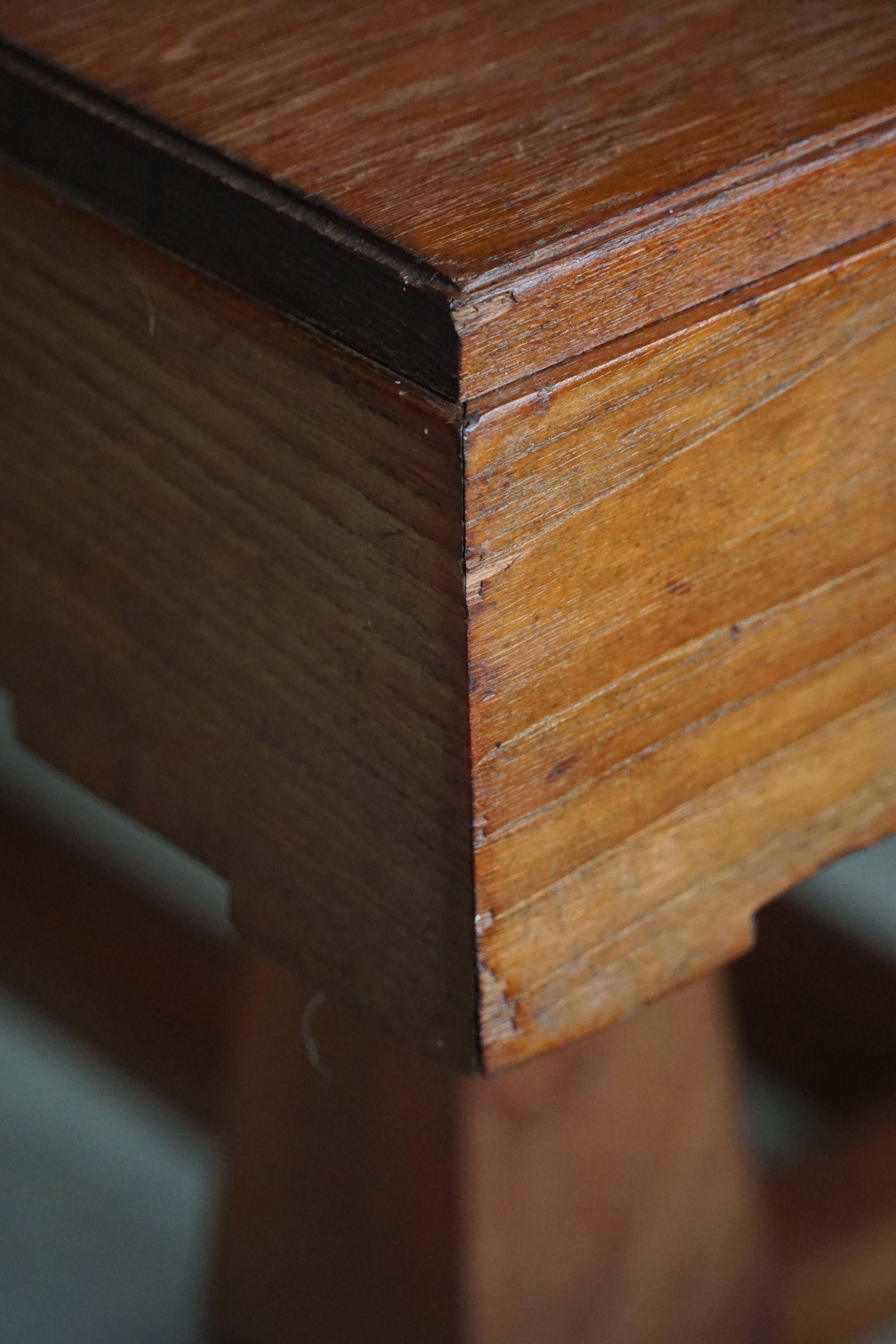 Art Deco dining table in teak, with butterfly extension, Danish cabinetmaker, 1940s.