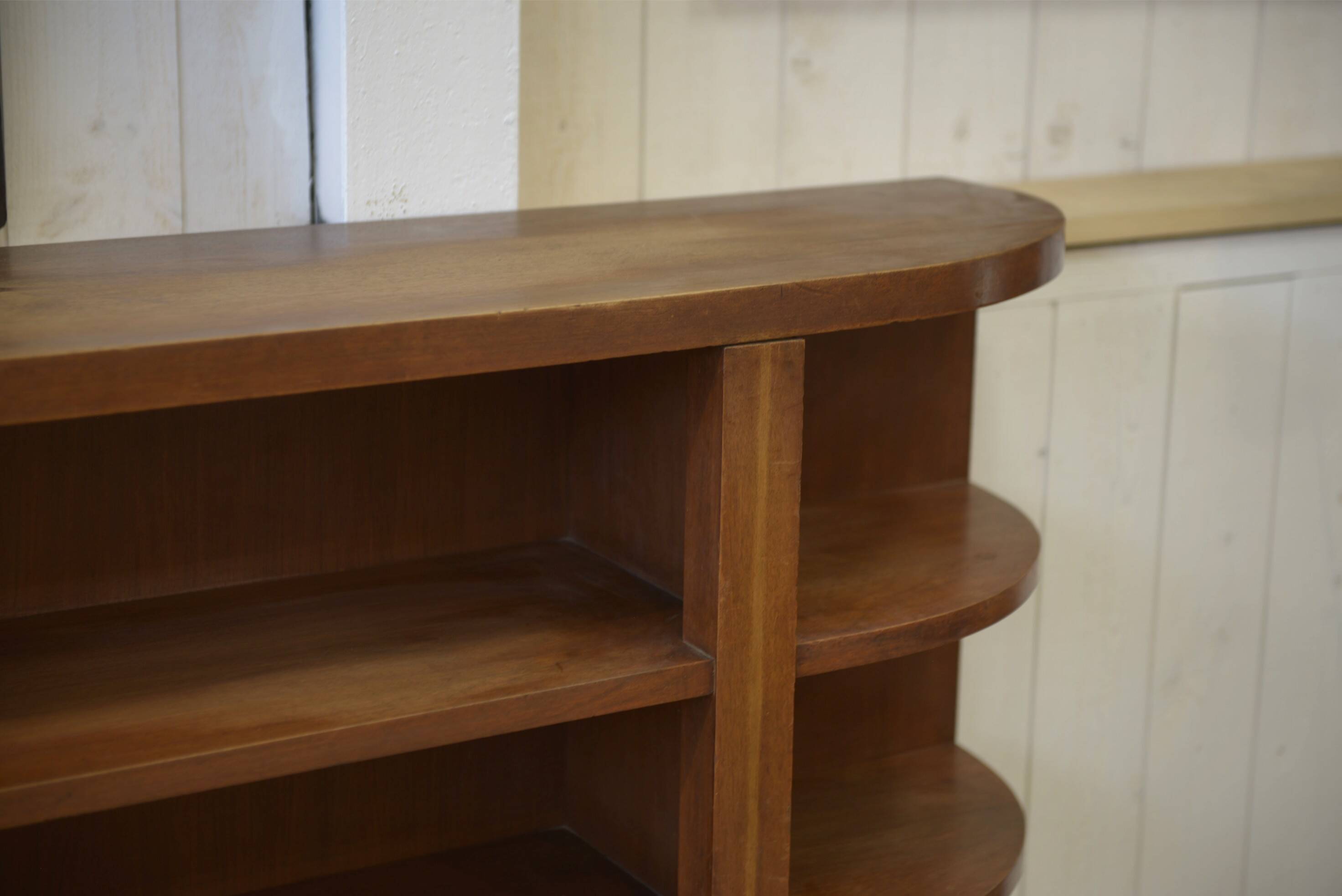 Mahogany bookshelf from English work around 1900 – documented historical provenance from the Montgolfier family.