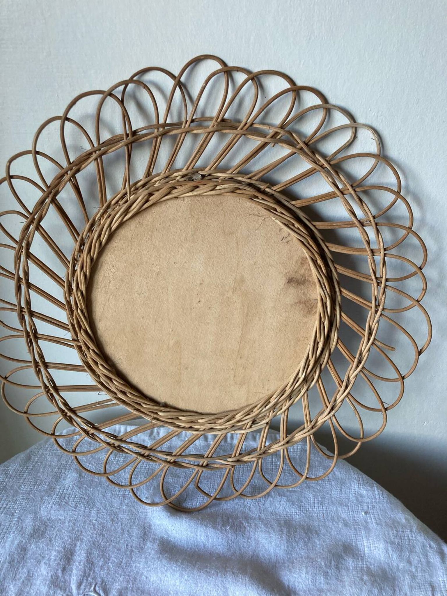 Miroir de sorcière en rotin vintage