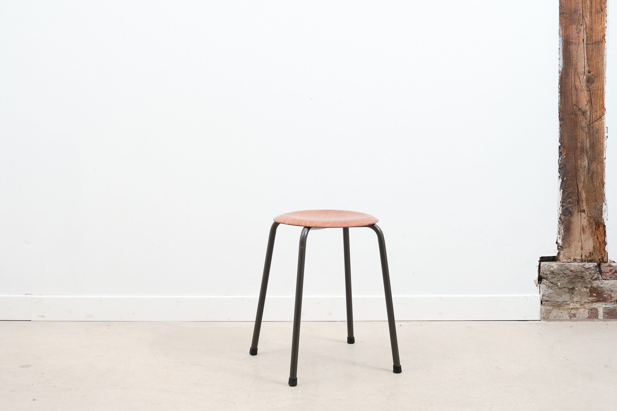 Vintage low stool, pagholz seat warm gray metal structure