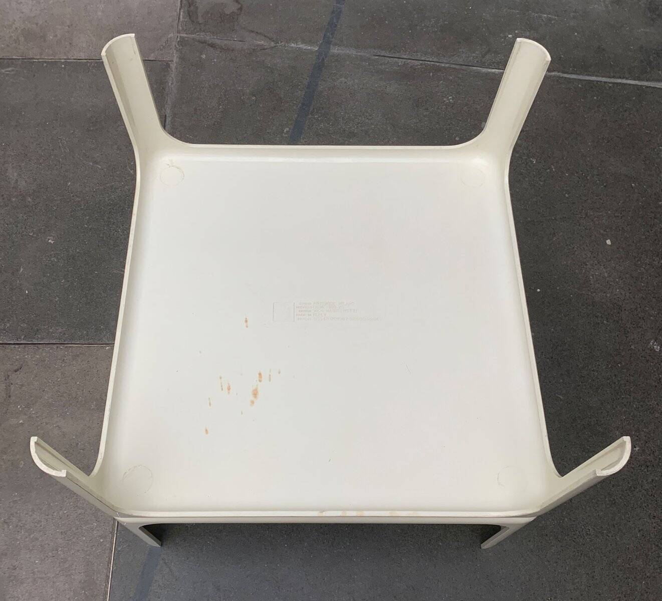 Demetrio lounge coffee table from the Italian space age of the mid-century by Vico Magistretti for Artemide.