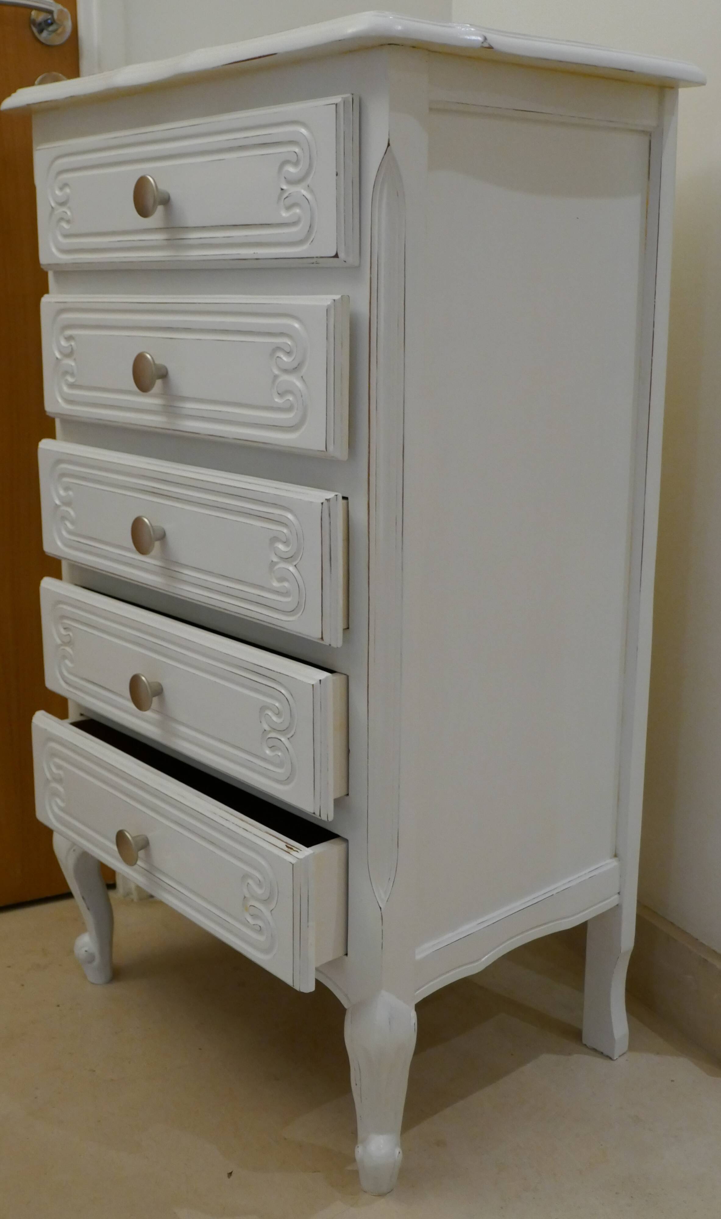 White shabby chiffonier
