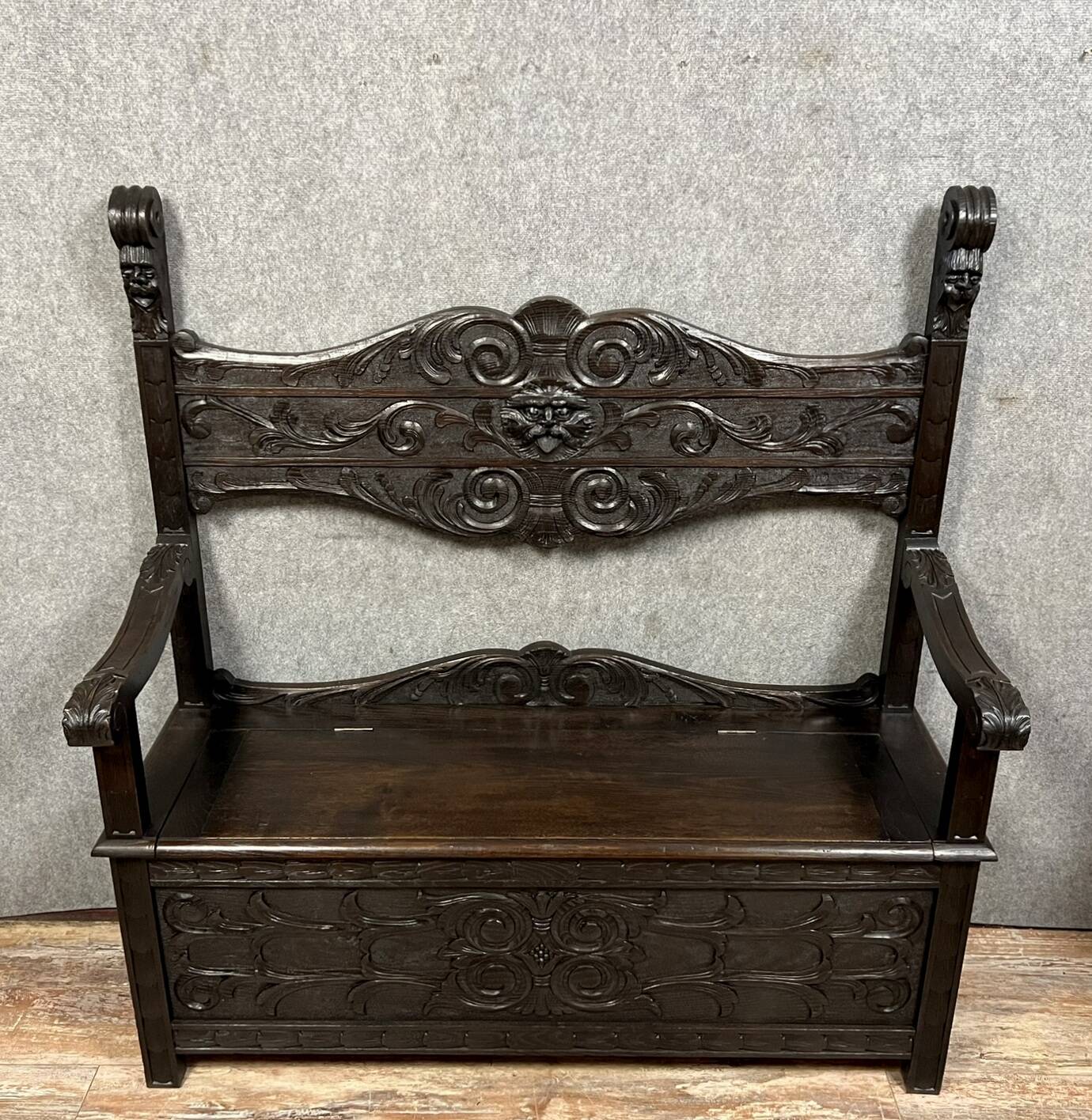 Italian Renaissance style solid wood chest bench decorated with grimacing masks