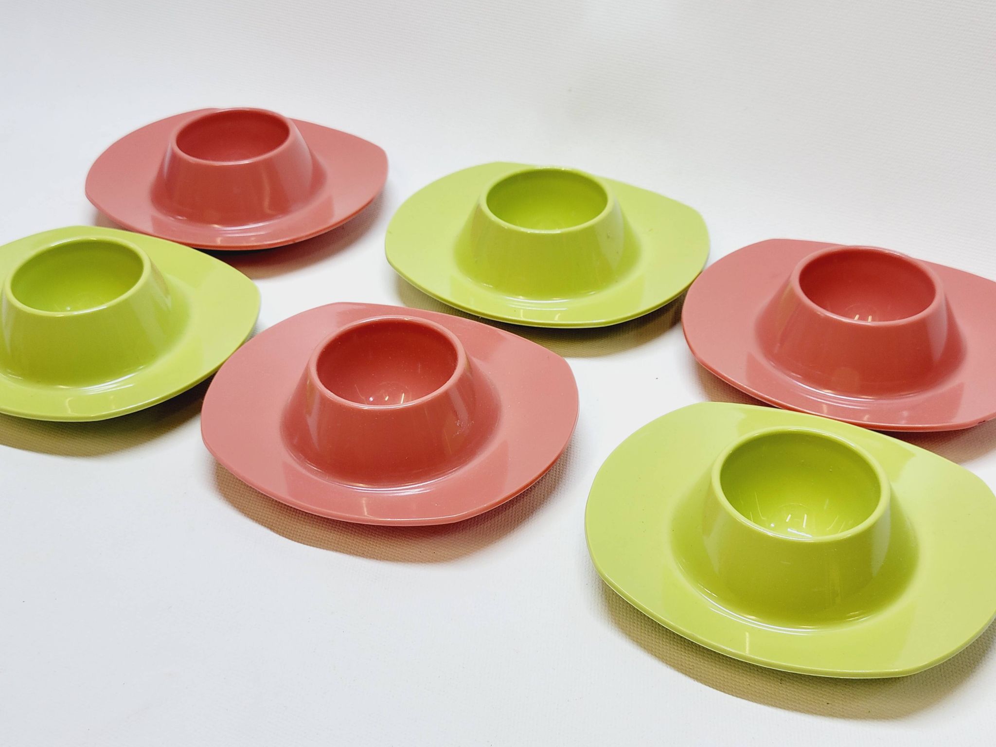 6 vintage plastic egg cups 1960s Schumm Plastic Style new in box