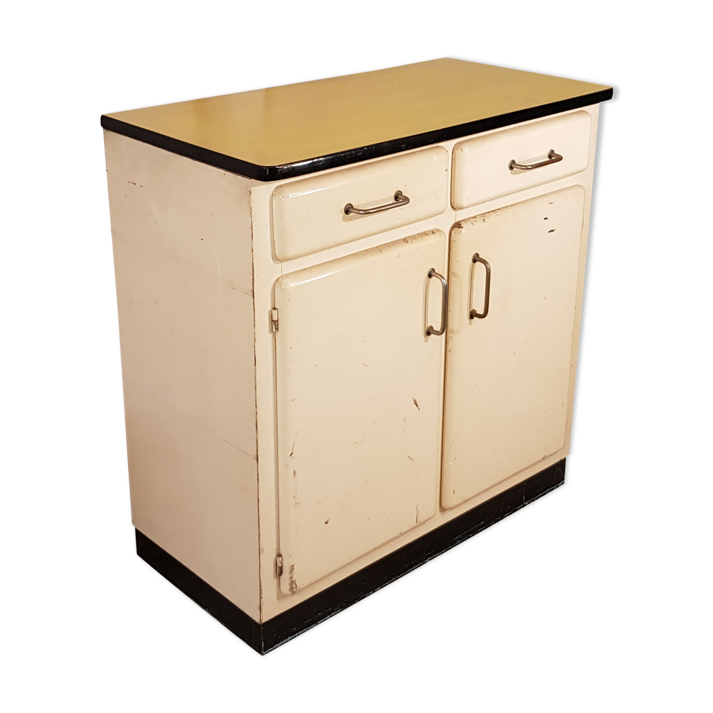 Mado buffet with yellow formica tray