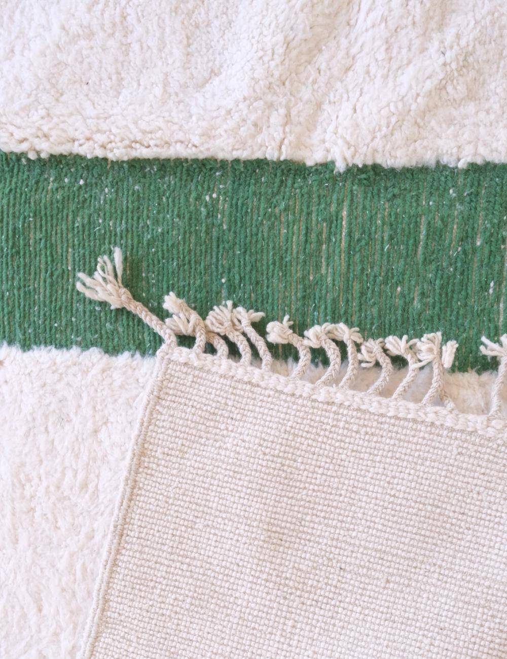 Contemporary White and Green Rug - 293 x 251 cm