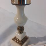 Table lamp with tulip