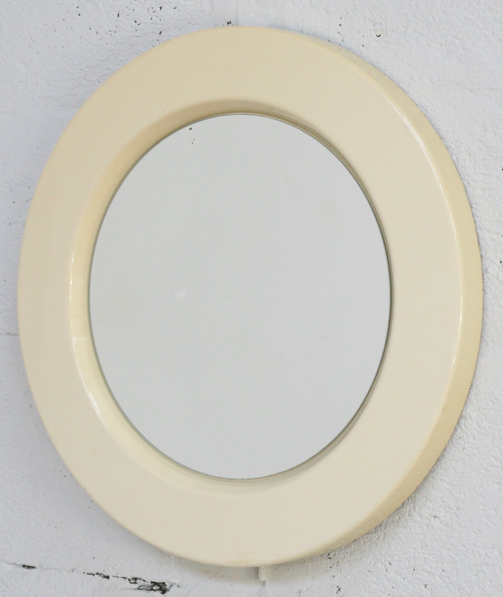 Miroir space age circulaire  couleur "sable", France, circa 1970