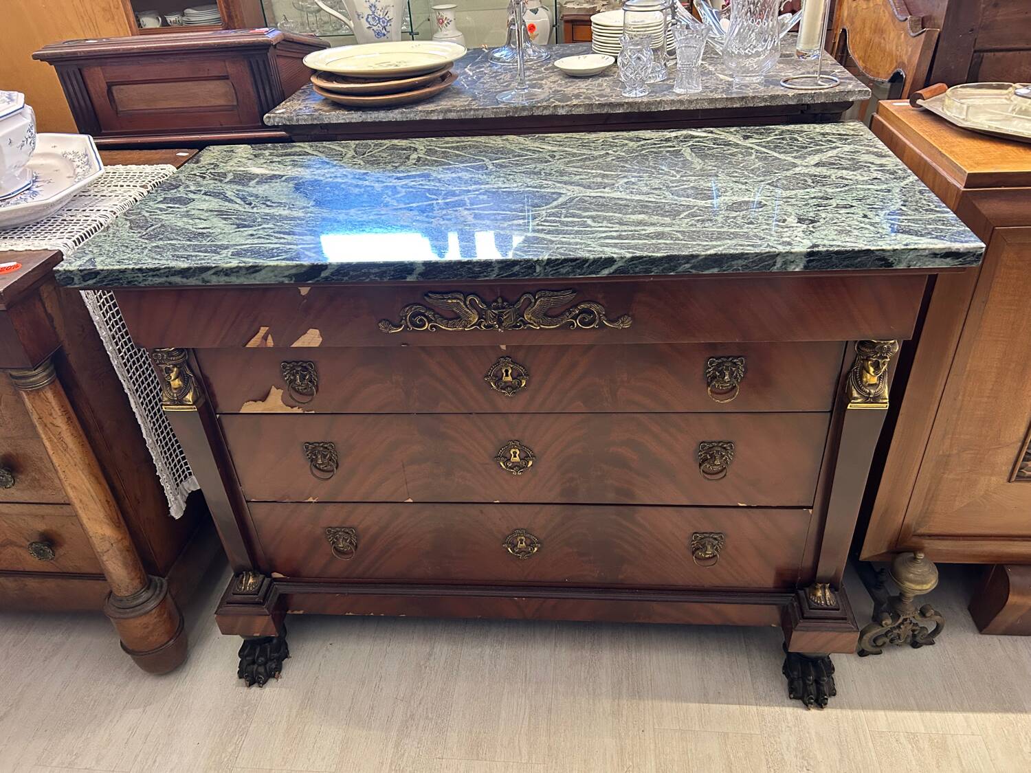 Commode style Empire