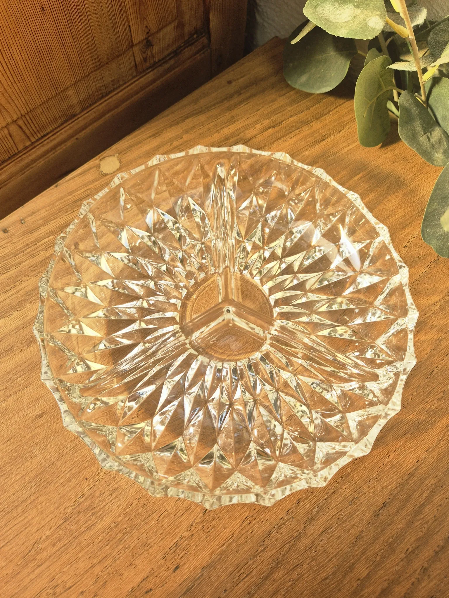 Vintage compartmentalised plate
