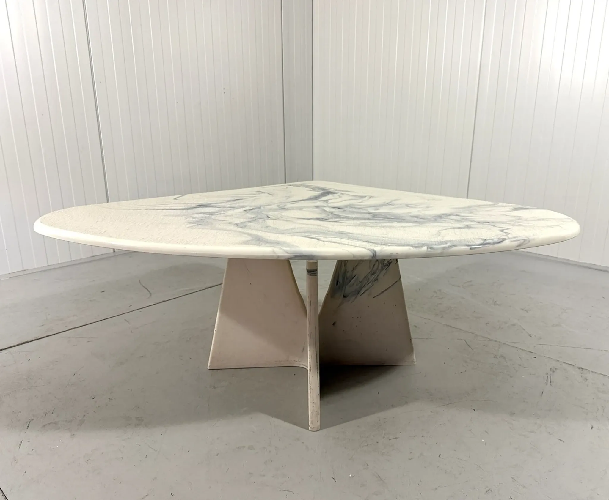 Table d'appoint en composite de marbre des années 1980