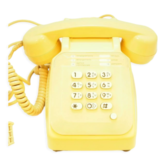 Vintage beige phone with keys