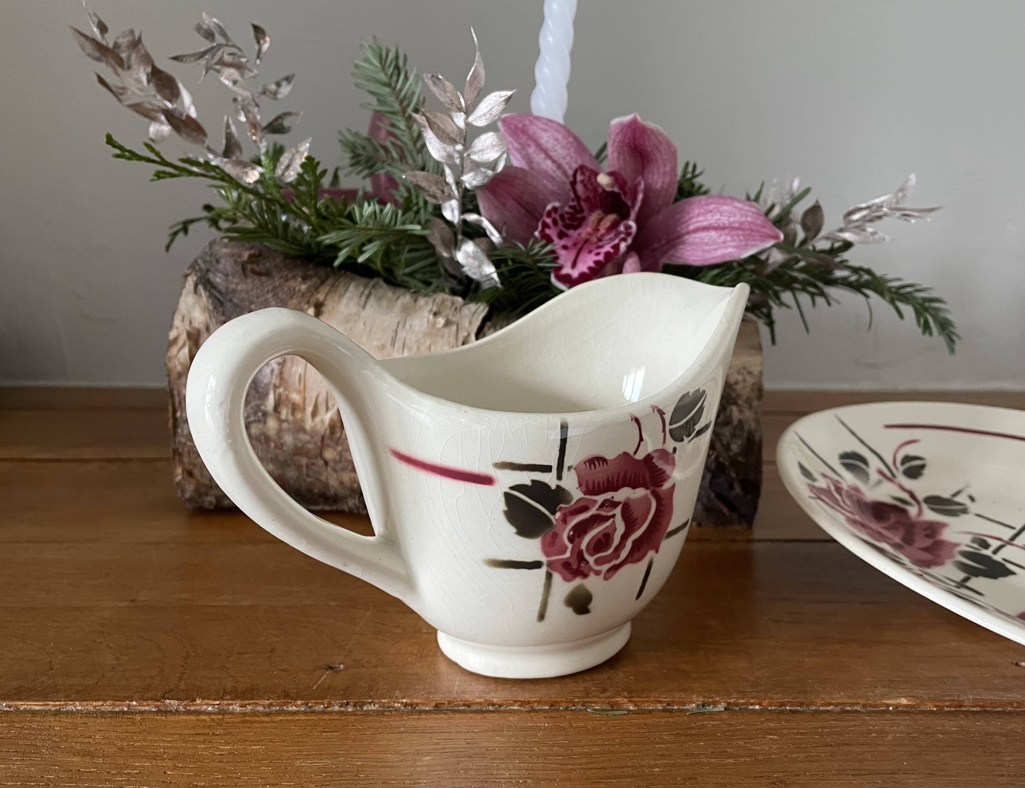 Antique sauce boat in Badonviller earthenware.