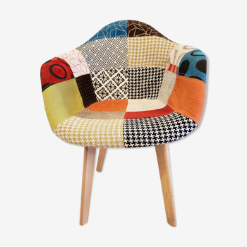 Chaise scandinave patchwork en tissu multicolore