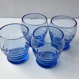 9 anciens verres à liqueur en verre bleu