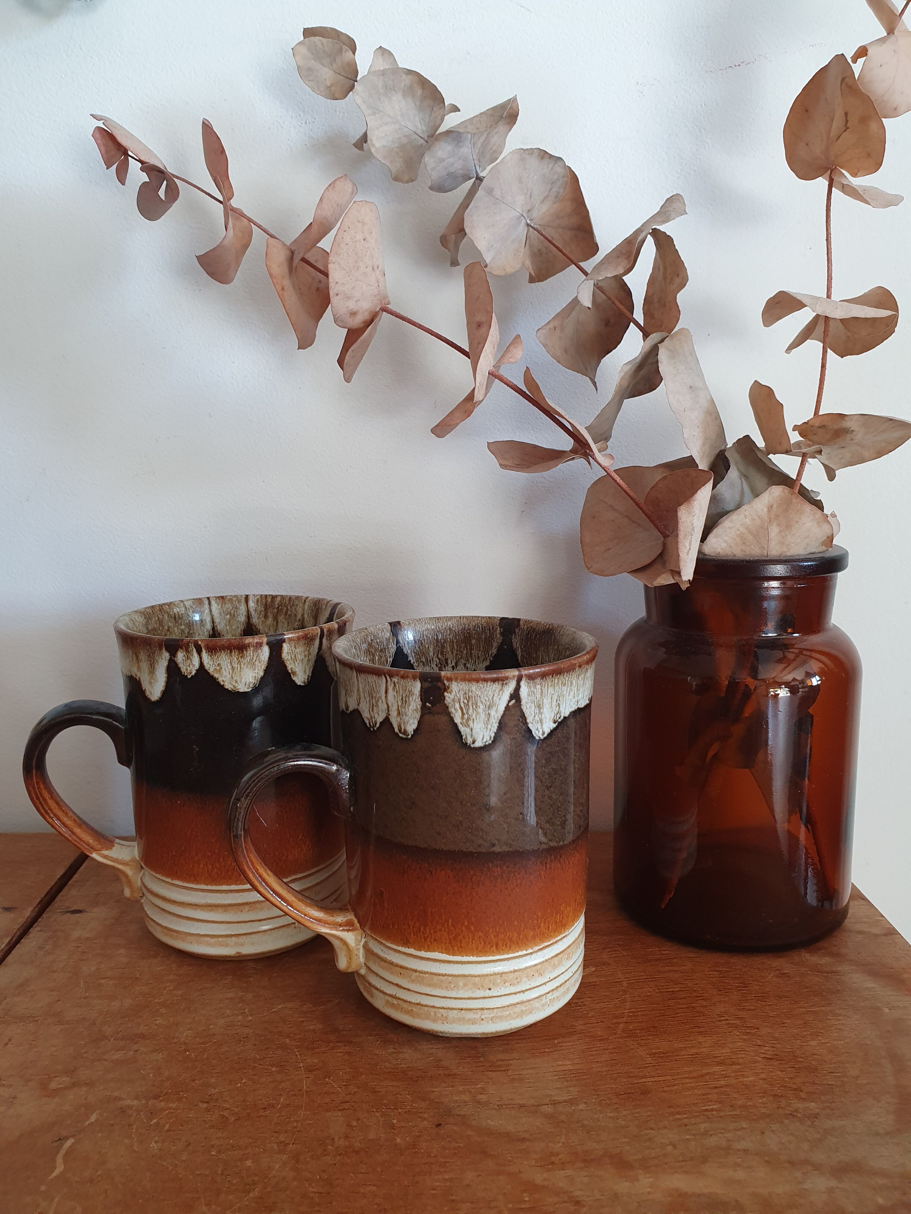 2 sandstone mugs
