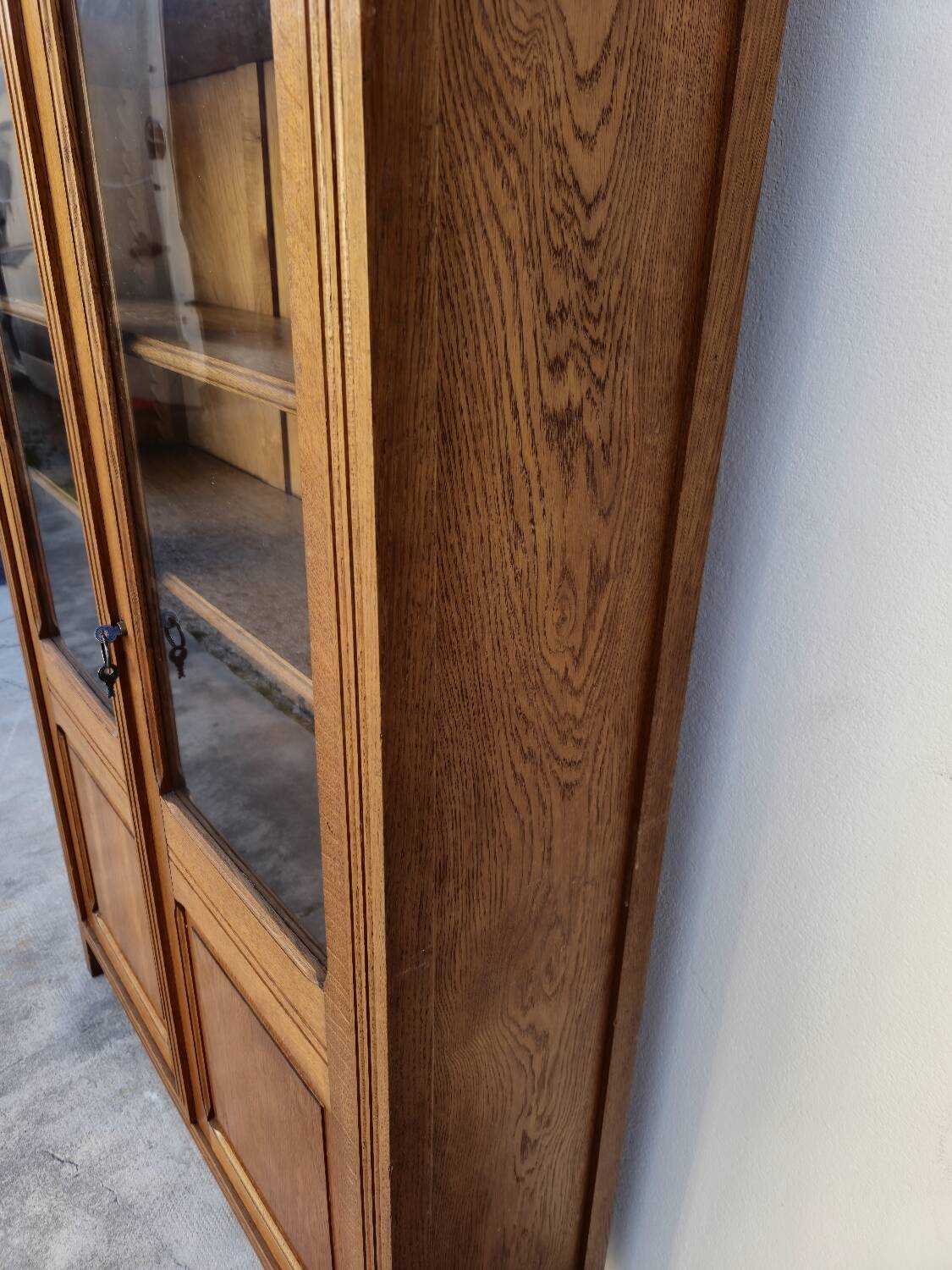 Vitrine parisienne d'école en chêne, 1950