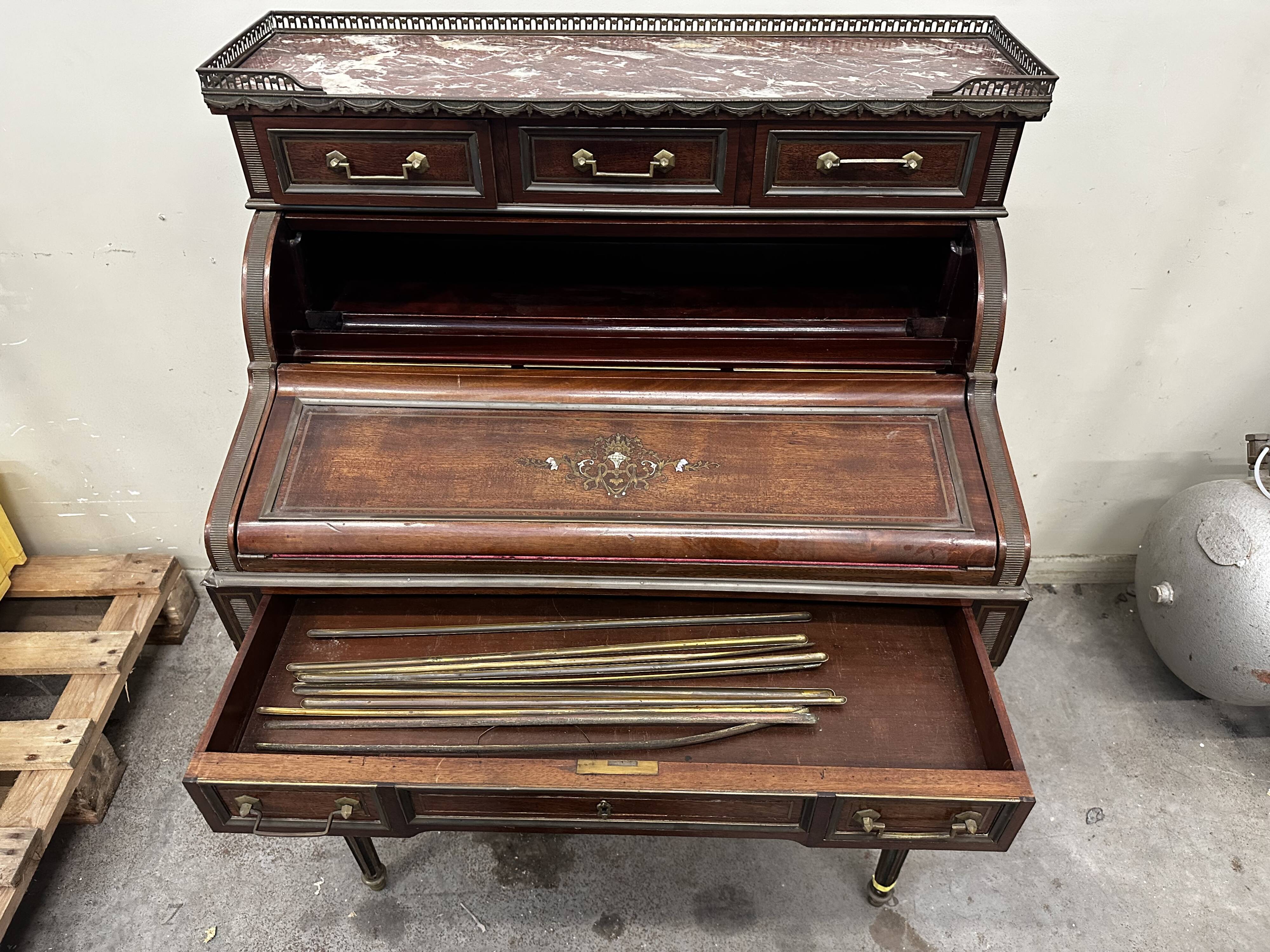 Secretary - Bonheur du Jour with pearly Louis XVI style system