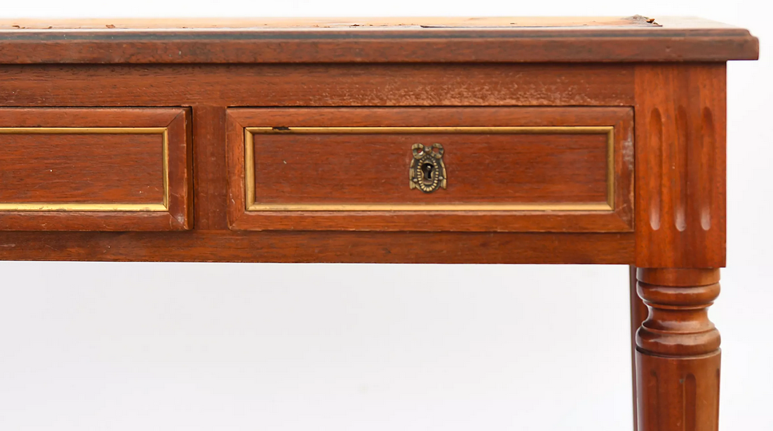 Bureau plat de style Louis XVI