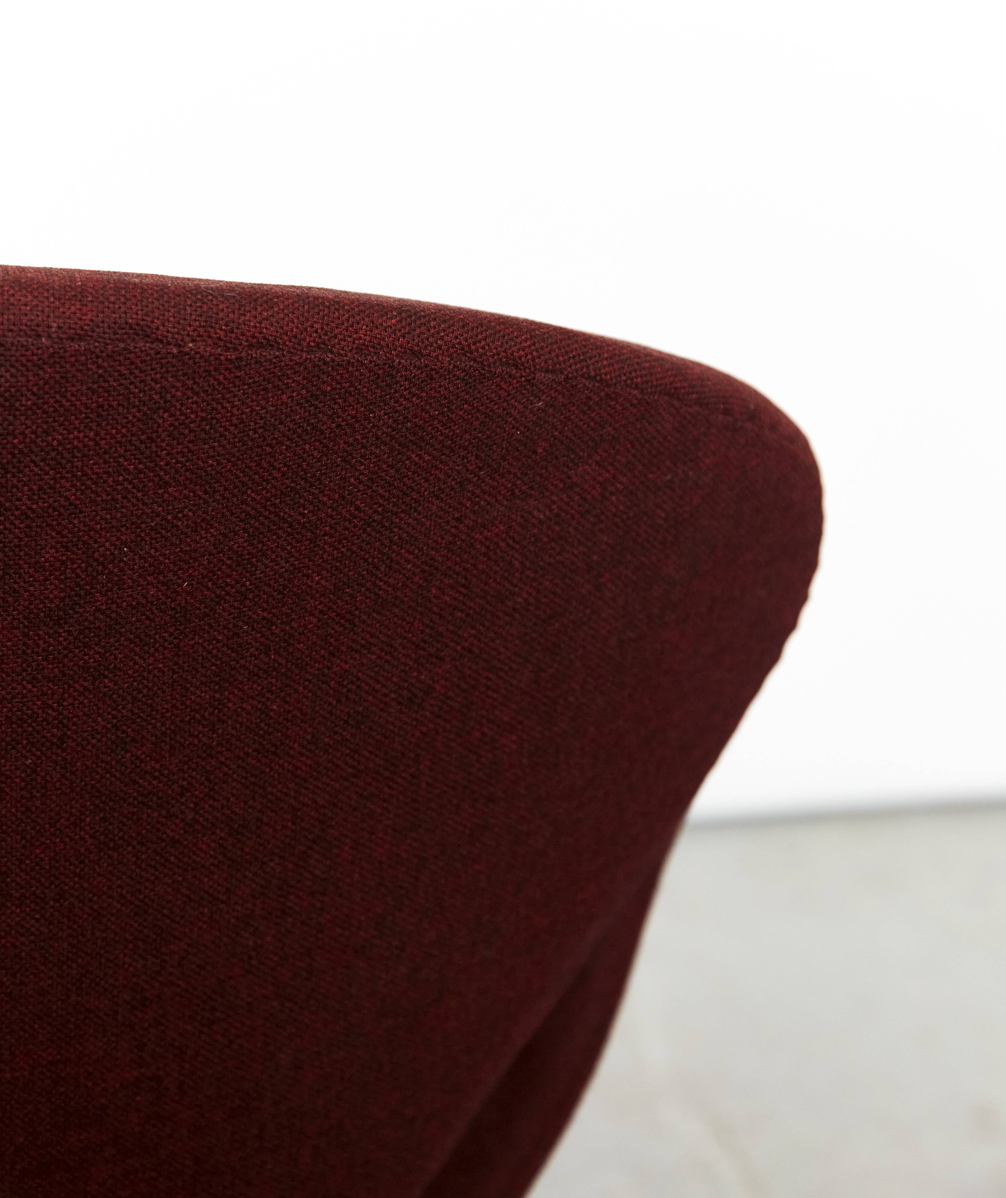 Arne Jacobsen Swan Chair for Fritz Hansen