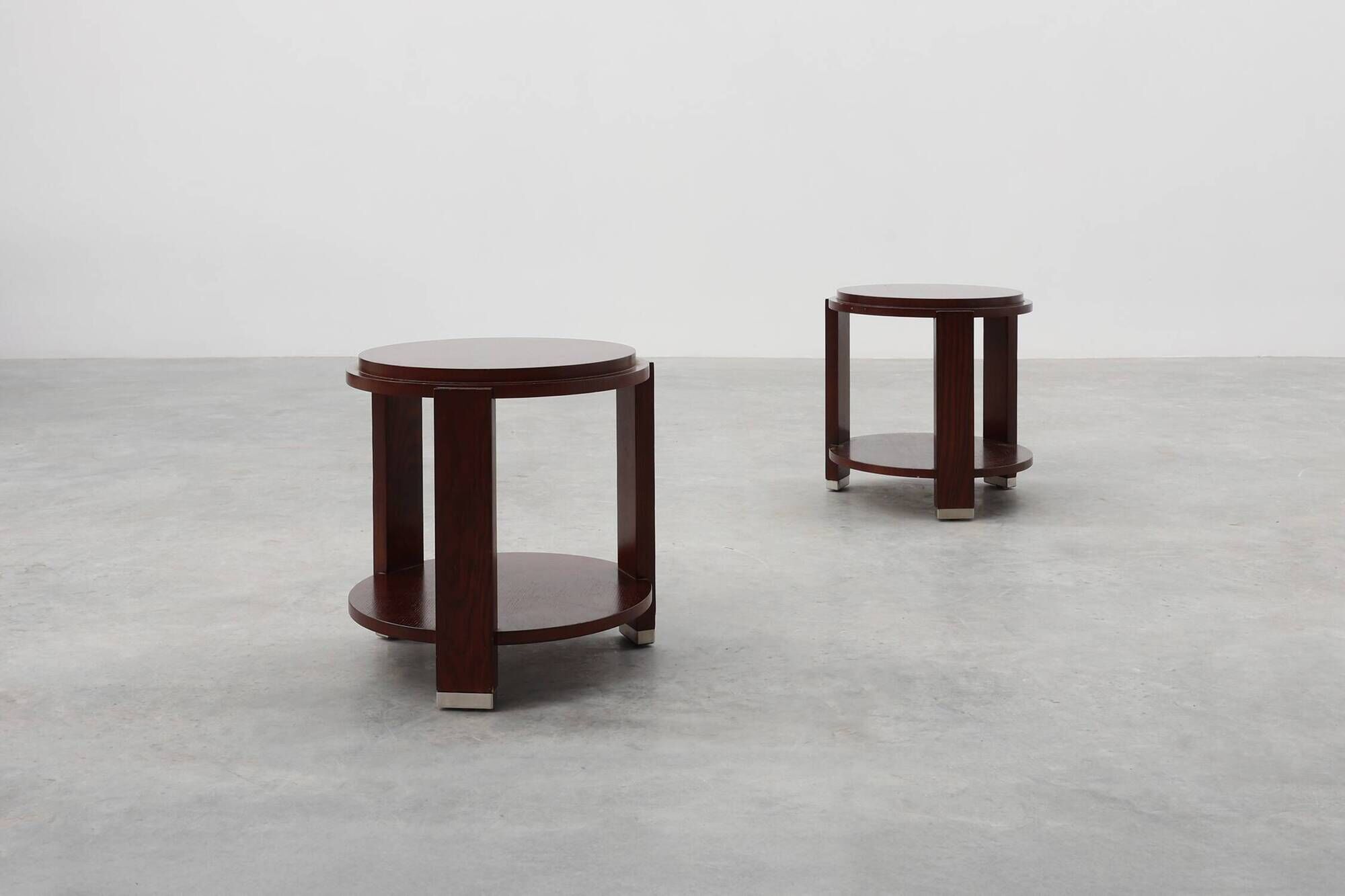 Pair of 2 round side tables in wood with metal, Belgium ca. 1980
