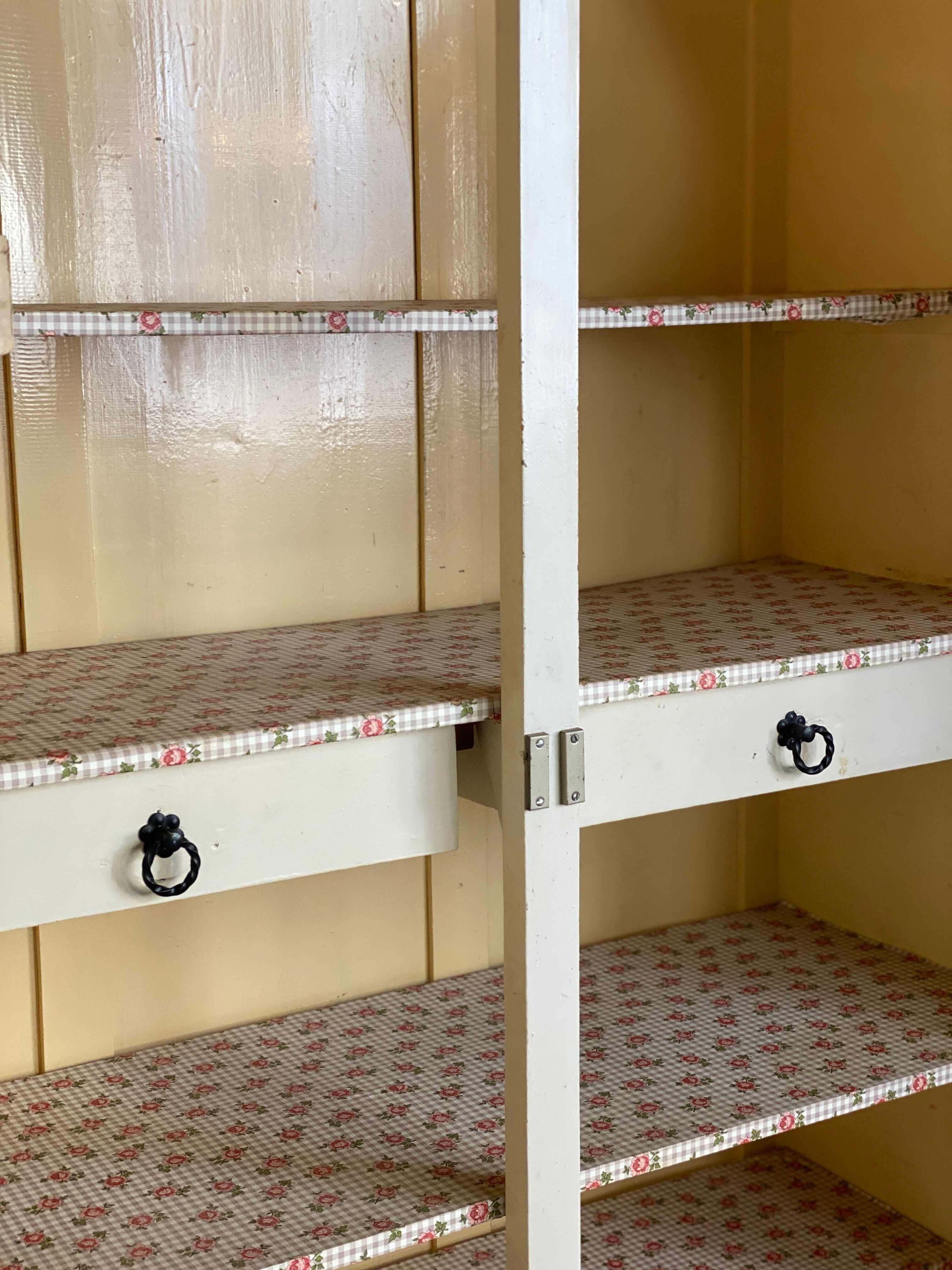 White parisian cabinet