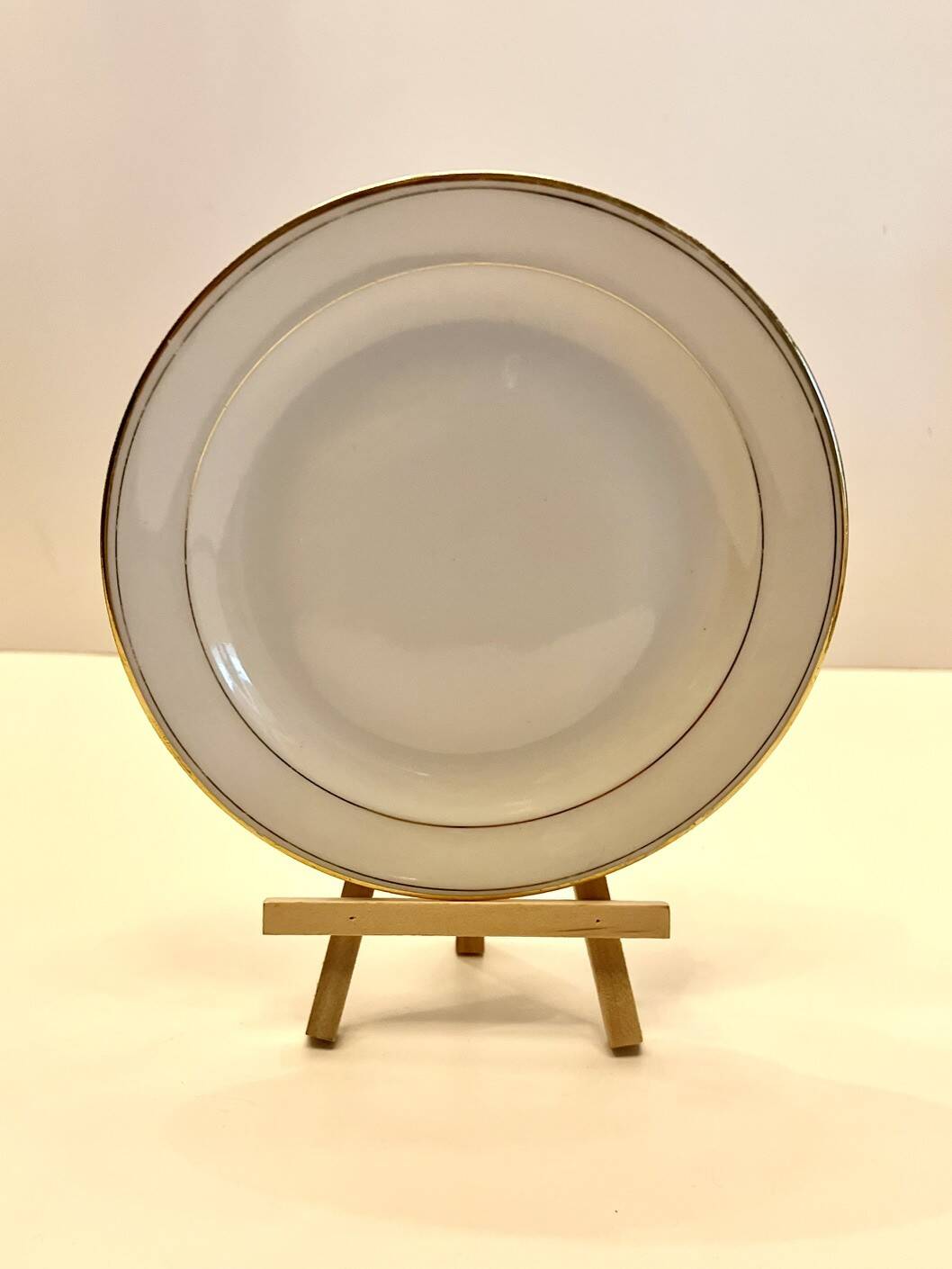 Service of 34 Limoges porcelain plates by Chastagner & Cie – Gilded borders.